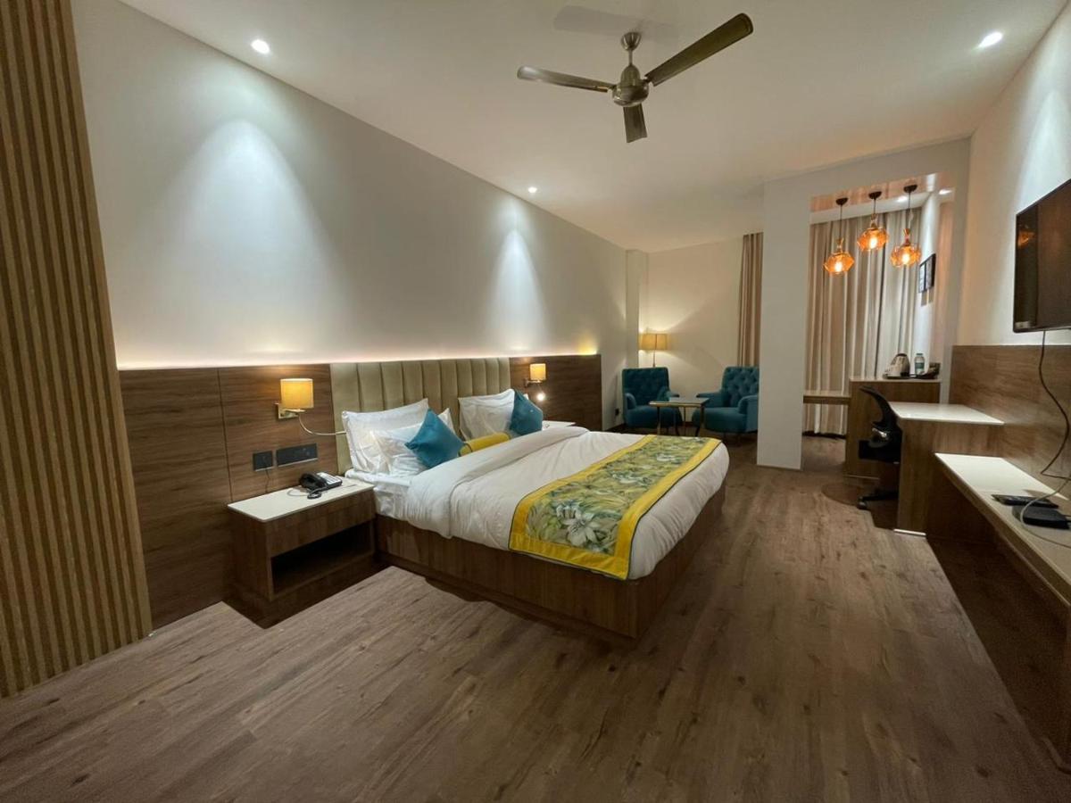 Hotel Casa Divine Izatnagar Exterior foto